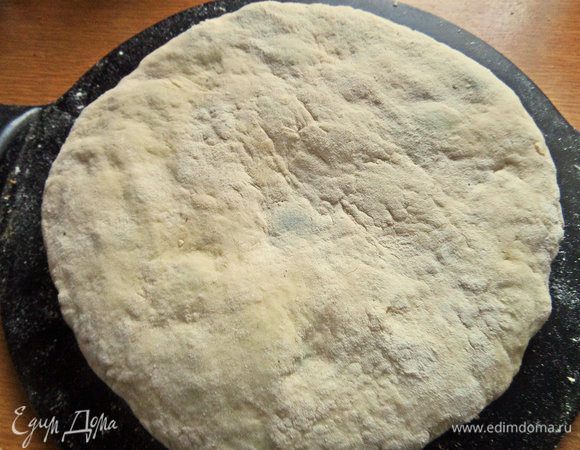 Защипала края теста и перевернула.