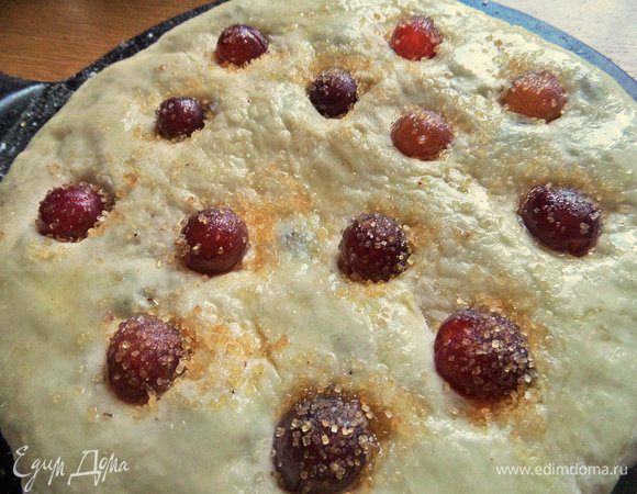 И присыпать коричневым сахаром.