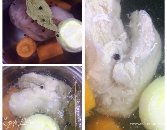 Для куриного крема нам понадобится куриный бульон. Поэтому варим бульон по своему рецепту. У меня куриное филе, морковь, лук, лавровый лист, черный перец горошком и соль по вкусу.