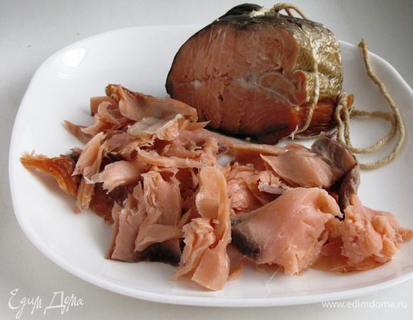 Рыбу разобрать на небольшие кусочки.