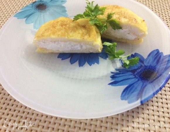 Сами равиоли очень вкусные. Похожи на гренки с начинкой внутри. На мой вкус, можно к завтраку и как самостоятельное блюдо подать (для любителей гренок).