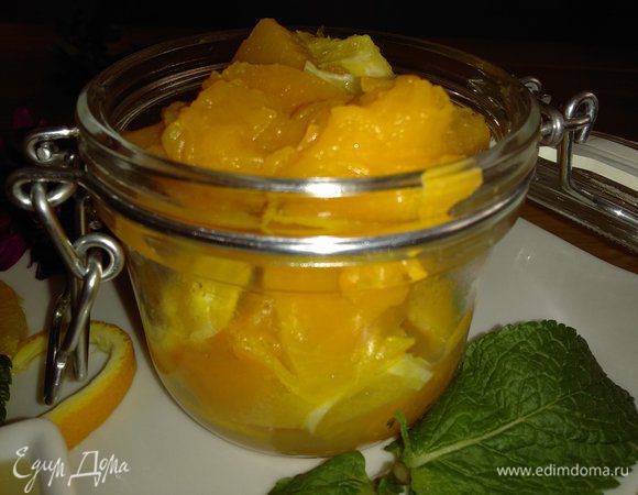 Соединить тыкву, цедру и апельсин. Сложить в формы для запекания, добавить по 1 ч. л. сливочного масла. Запечь 20 минут при температуре 170°С.