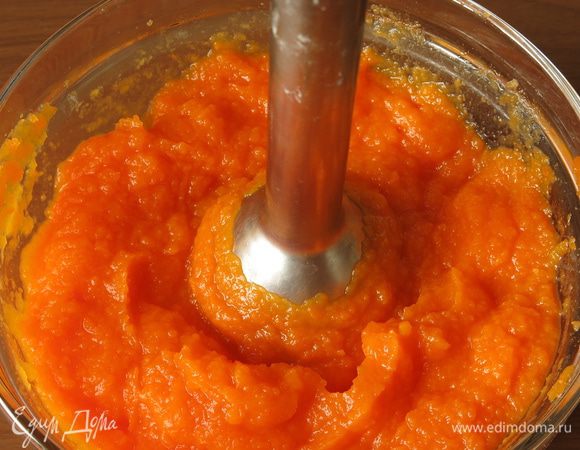 Измельчаем тыкву.