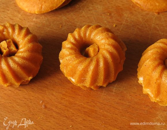 Соединяем половинки, обрезками заполняем серединку.