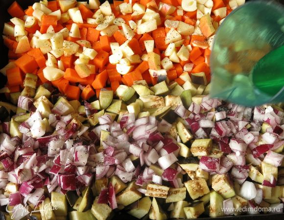 Поливаем маслом. Ставим на 50 минут при 180°С.