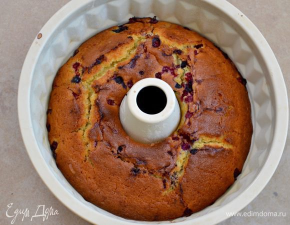 Выпекать в разогретой до 170°С духовке около 1 часа. 