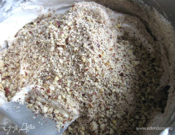 Затем еще дважды добавить орехи.