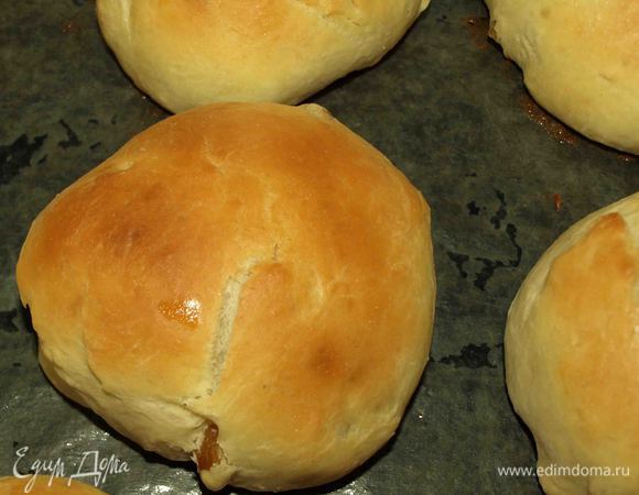 Достаем готовые булочки.