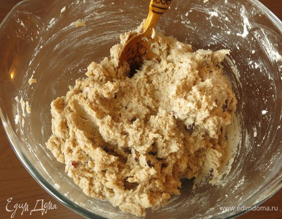 Замешиваем мягкое тесто.