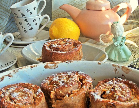 С кофе или чаем, даже не знаю, с чем вкуснее...