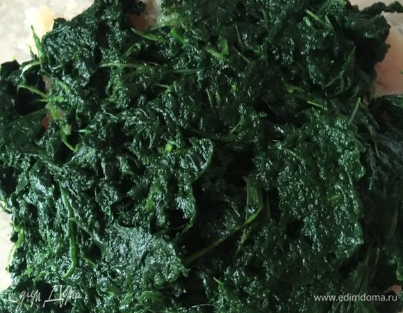 Разморозить и в блендере измельчить шпинат.