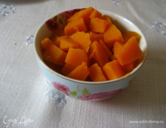 Тыкву разминаем до состояния пюре.