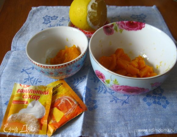 В пюре добавляем щепотку ванильного сахара.