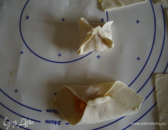 Соединяем противоположные концы наших квадратиков. 