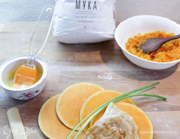 Обжаривать на сухой сковороде до подрумянивания, смазать сливочным маслом.
Приятного аппетита!