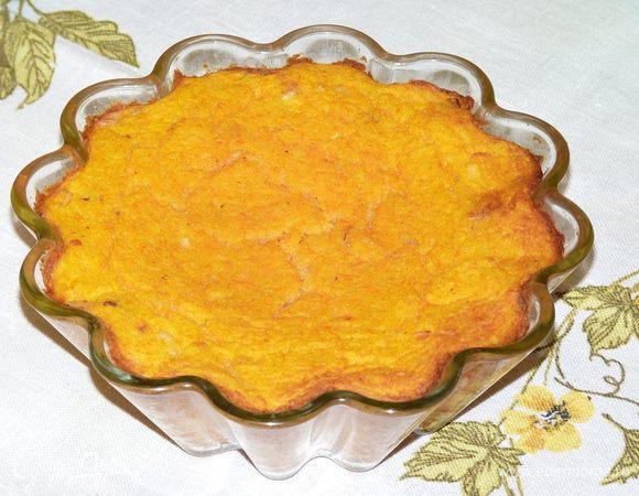 Выпекать в заранее разогретой до 170°С духовке 35 минут. Немного остудить в духовке.