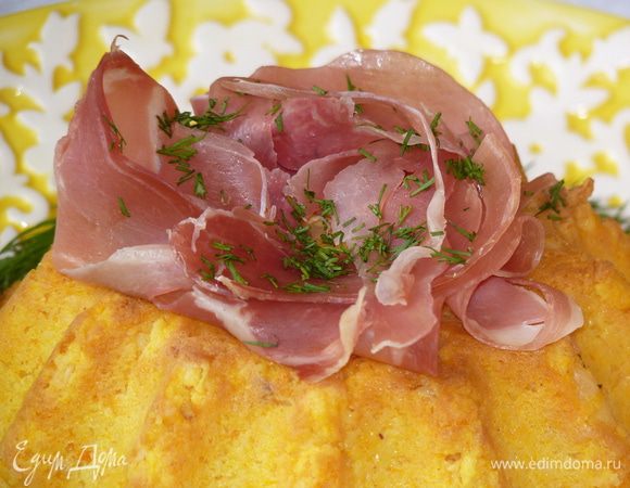 Бекон слегка поджарить, зелень измельчить. Украсить беконом и зеленью. Подавать горячей. Можно со сметаной.