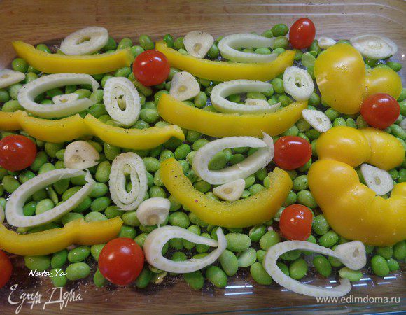 Посолить и поперчить по вкусу.