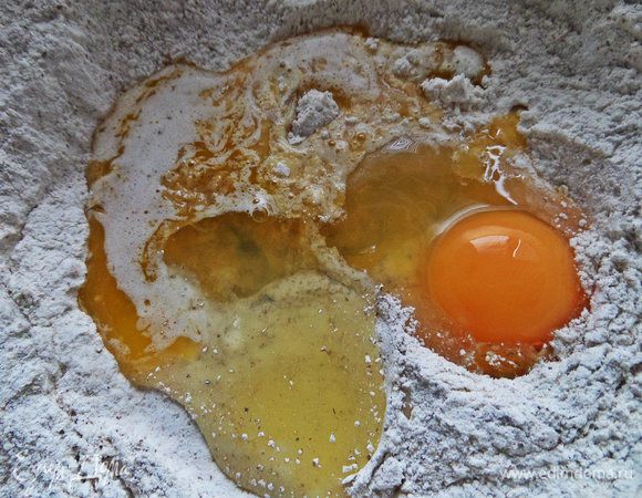 Вбиваем яйцо.