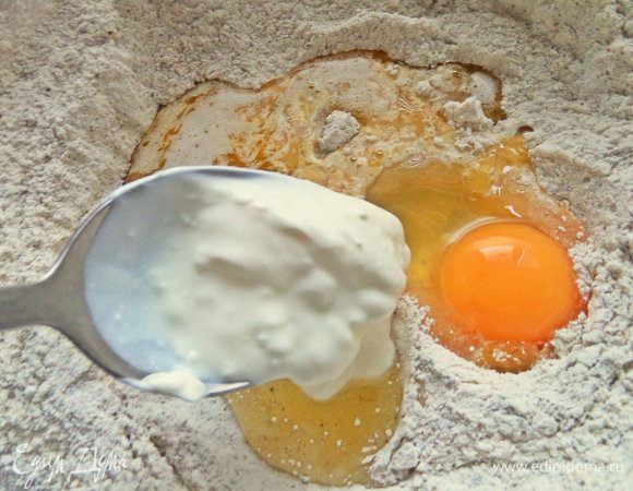 Добавим сметану.