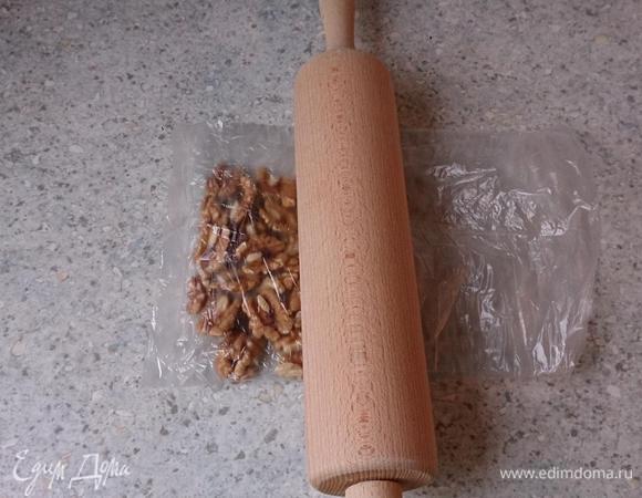 Измеличить орехи.