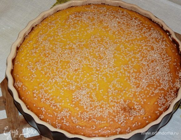 Выпекать в заранее разогретой до 170°С духовке 35 — 40 минут до золотистого цвета. Немного остудить в духовке с приоткрытой дверцей. 