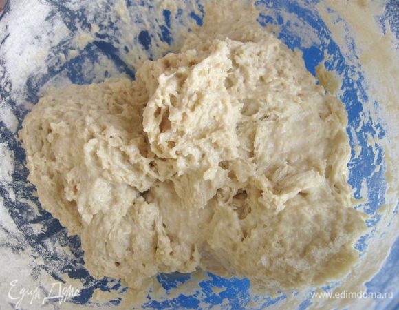 Замесить тесто. 