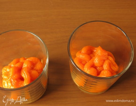 На печенье кладем слой тыквы.