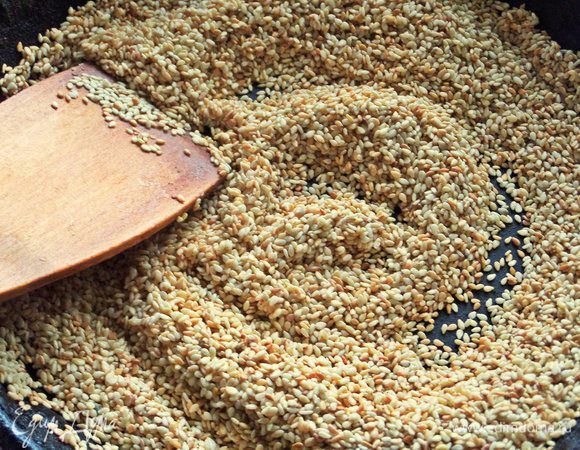 Обжарить, постоянно помешивая.