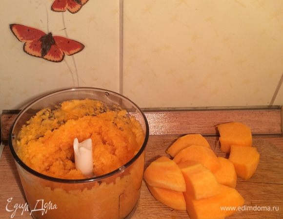 Сырую тыкву измельчить до состояния крупы или натереть на мелкой терке.
