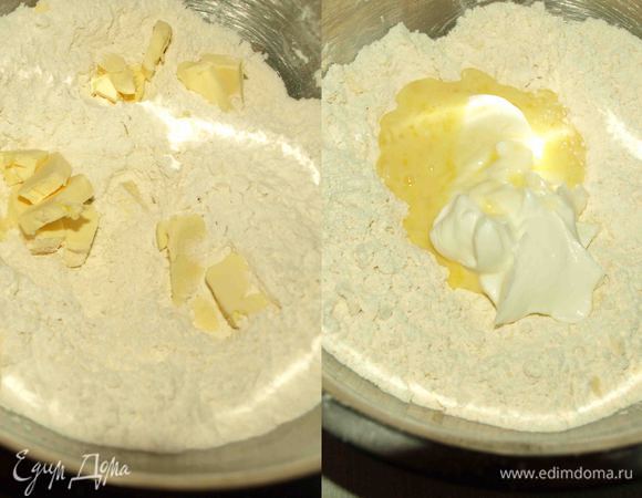 Муку просеиваем, добавляем соль, разрыхлитель и перемешиваем. Добавляем к муке сливочное масло и перетираем в мелкую крошку. Яйцо взбалтываем. Добавляем в масляно-мучную смесь йогурт, яйцо (оставить столовую ложку для смазывания пирога). 