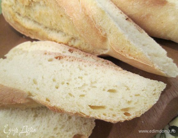 Нарезаем остывшие полностью багеты и хрустим ароматной корочкой!