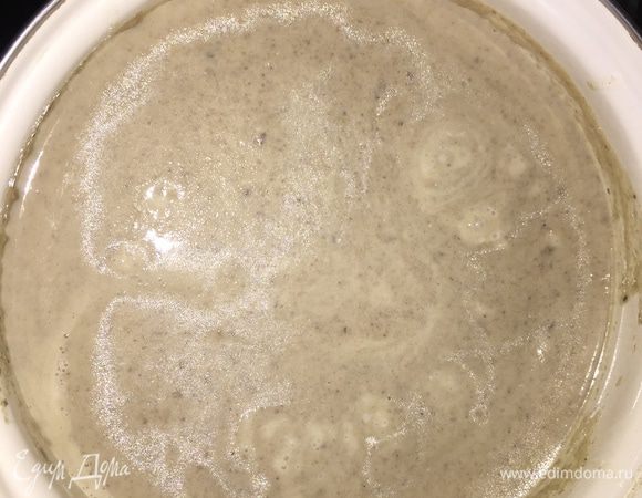 После осталось только влить сливки, размешать и вновь довести до кипения. Все.
