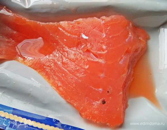 Лосось у меня малосольный, поэтому соль во фриттату я не добавляла.