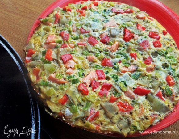 Подают фриттату чаще вверх дном, но я решила, что вид сверху красивее.