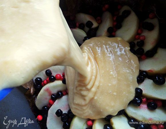 Залить жидким тестом.