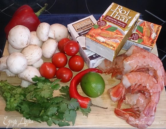 Исходные продукты. Вы по желанию можете приготовить самостоятельно или использовать (как в моем случае) готовую основу для супа.