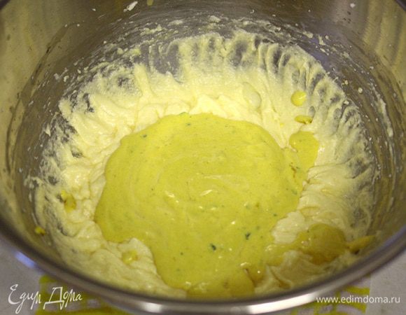 Добавить тыквенную смесь и перемешать.
