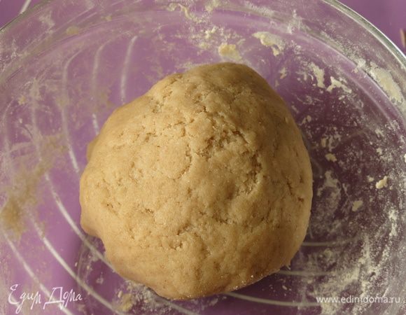 Готово еще одно тесто, ставим его на рост.