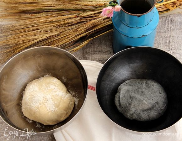 Закваску поместила под пленку и убрала в теплое место, до утра.