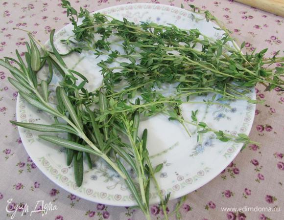 Травки промыть под водой и хорошо просушить.