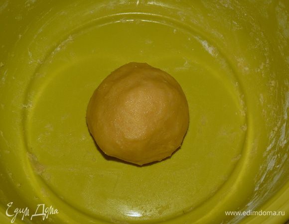 Накрыть пищевой плёнкой и отправить в холодильник на 30 минут.