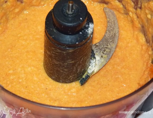  Тщательно перемешать. Добавить тертый твердый сыр, перемешать.