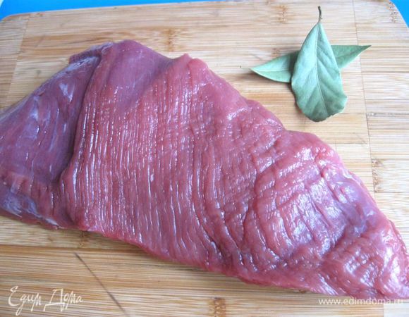 Приготовить мясо, минут за 20 до приготовления достать из холодильника.