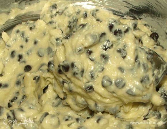 Перемешиваем шоколадные капли с маслом.