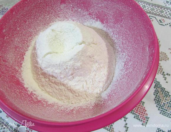 Просеять муку.