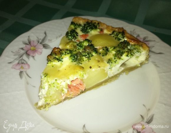 Вот такая красота получилась. Этот пирог вкусен и в теплом, и в холодном виде. Рекомендую. Надеюсь, вам понравится.