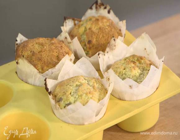 Выпекать кексы в разогретой духовке 20 минут.