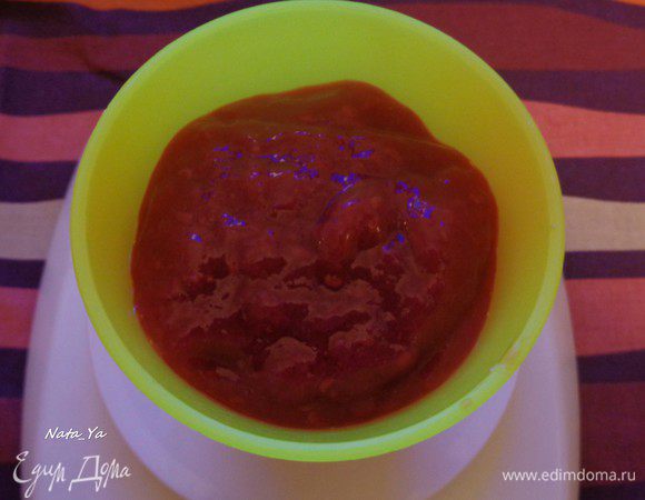 Возьмем 200 г ягодного пюре. Я использовала пюре из малины и ревеня, оно очень ароматное.