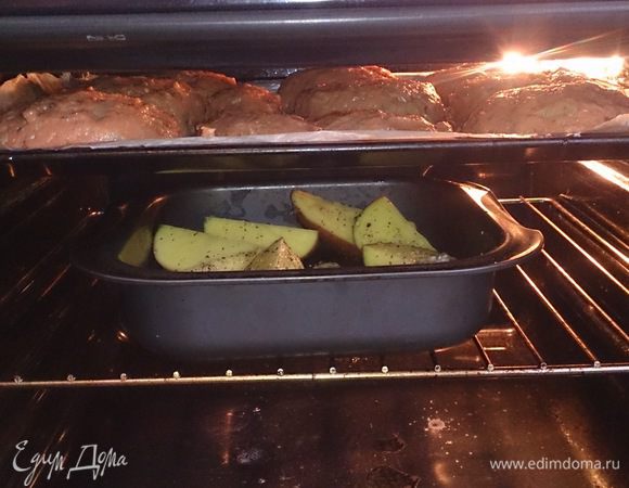 Ставим в разогретую духовку до 140°С на 20 — 30 минут.